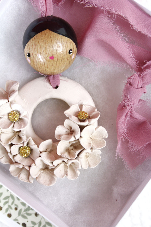 (image pour) Grande Couronne Florale Camelia